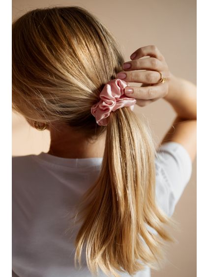 Hedvábná scrunchie baby pink